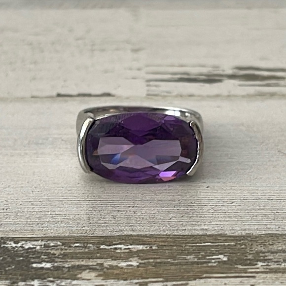 Jewelry - Beautiful Silver Amethyst Cocktail Ring.